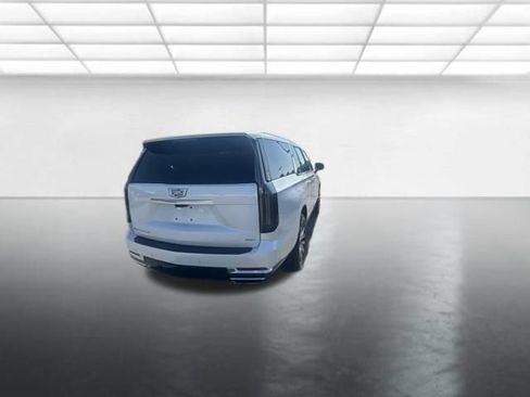 Used 2025 Cadillac Escalade ESV Premium Luxury Platinum AWD/4WD image 9