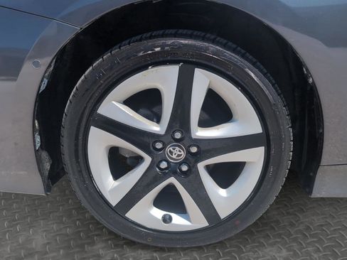 Used 2017 Toyota Prius Three Touring FWD image 28
