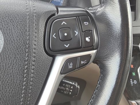 Used 2019 Toyota Sienna XLE w/ XLE Navigation Package AWD/4WD image 7