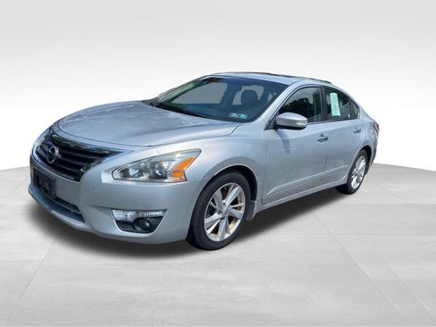 Used 2015 Nissan Altima 2.5 SV w/ Convenience Package FWD image 3
