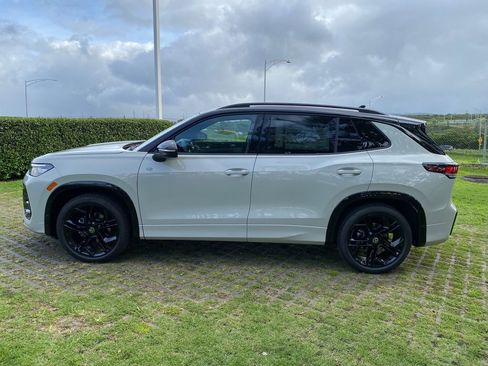 New 2026 Volkswagen Tiguan SE R-Line FWD image 4