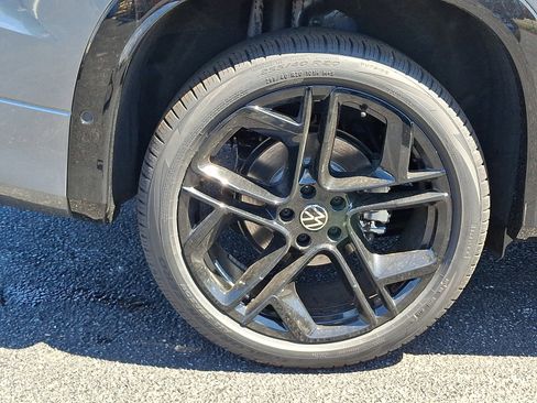 New 2026 Volkswagen Tiguan SE R-Line AWD/4WD image 5