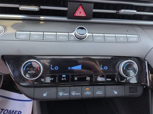Used 2025 Hyundai Elantra SEL FWD image 22
