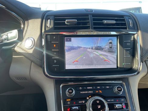 Used 2020 Lincoln Continental AWD w/ Premium Package image 25