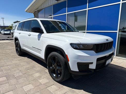 Used 2023 Jeep Grand Cherokee L Laredo AWD/4WD image 2