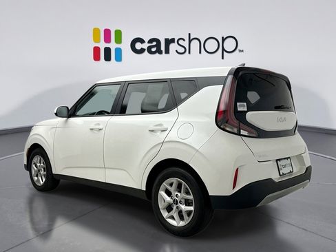 Used 2023 Kia Soul LX w/ LX Technology Package FWD image 3