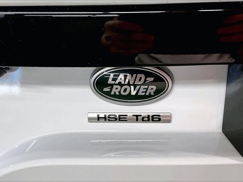 Used 2019 Land Rover Discovery HSE image 11