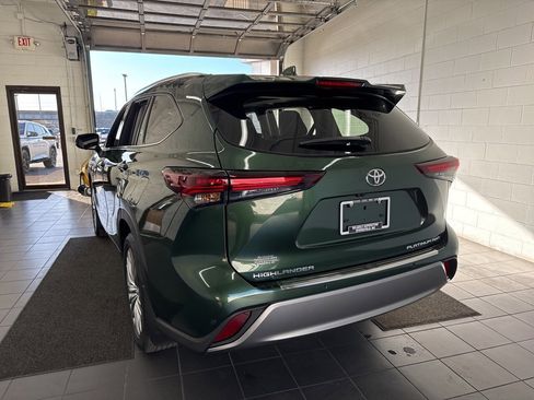 Used 2024 Toyota Highlander Platinum image 6