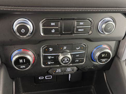 Certified 2023 GMC Yukon SLE w/ LPO, Floor Liner Package image 24