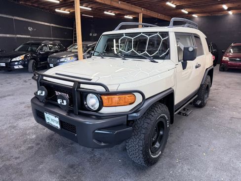 Used 2010 Toyota FJ Cruiser 4WD image 5