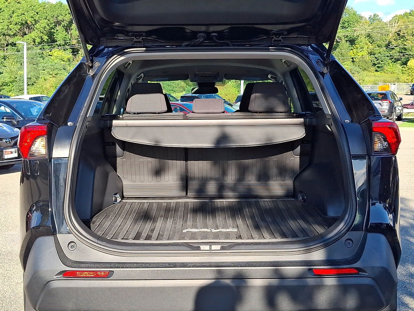 Used 2023 Toyota RAV4 LE AWD/4WD image 31