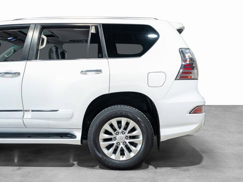 Used 2017 Lexus GX 460 Premium w/ Premium Package image 25