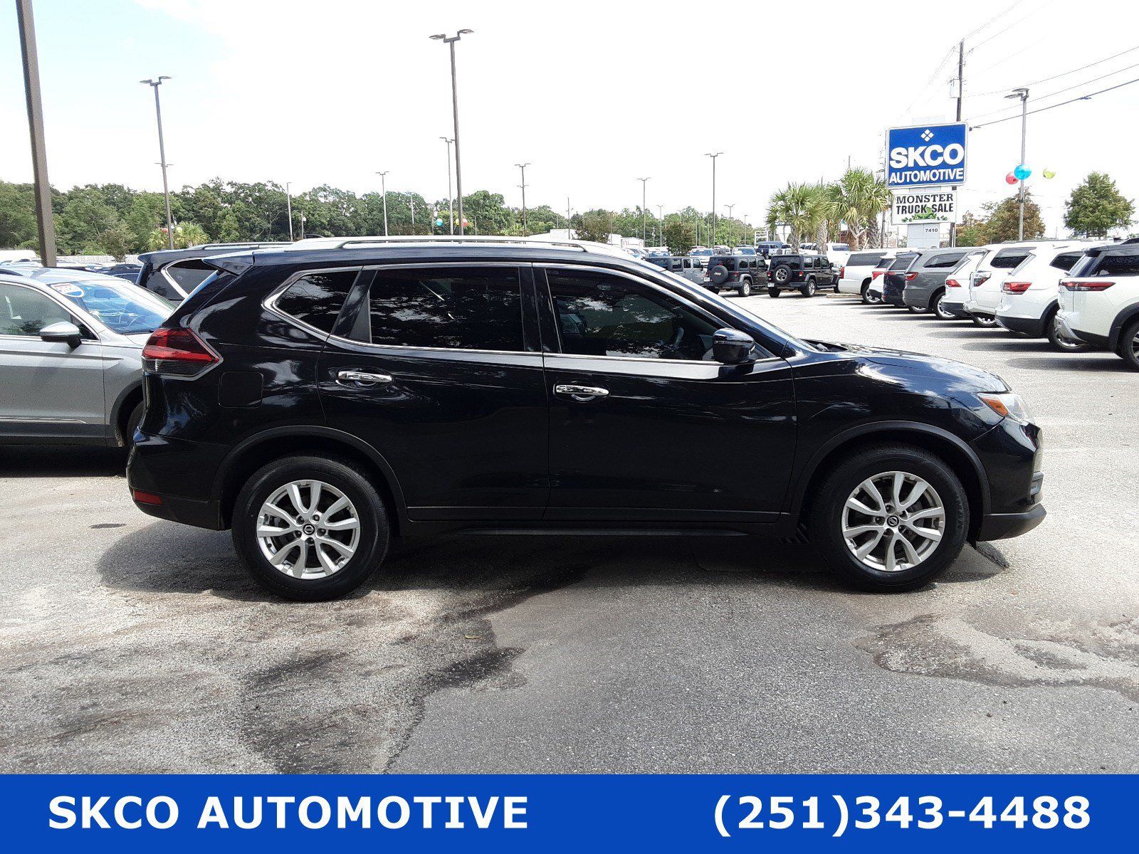 Used 2018 Nissan Rogue SV FWD image 6