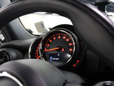 Used 2019 MINI Cooper 4-Door Hardtop image 20