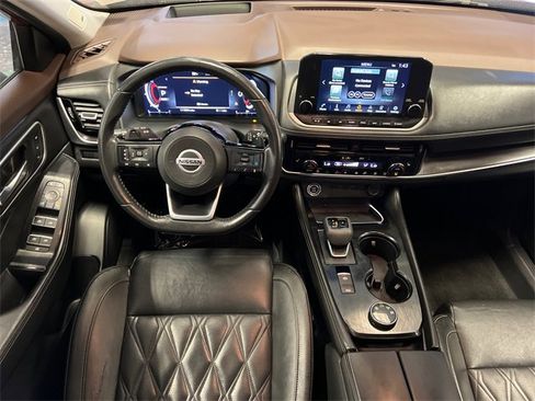 Used 2021 Nissan Rogue Platinum image 19