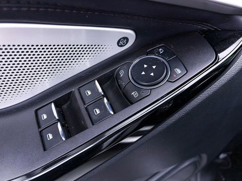 Used 2023 Ford Explorer Platinum w/ Technology Package AWD/4WD image 18