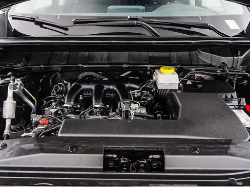 Used 2024 Nissan Pathfinder SV w/ SV Premium Package image 31