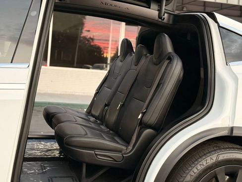 Used 2016 Tesla Model X 75D image 19