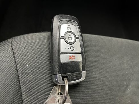 Used 2020 Ford Fusion SE image 24