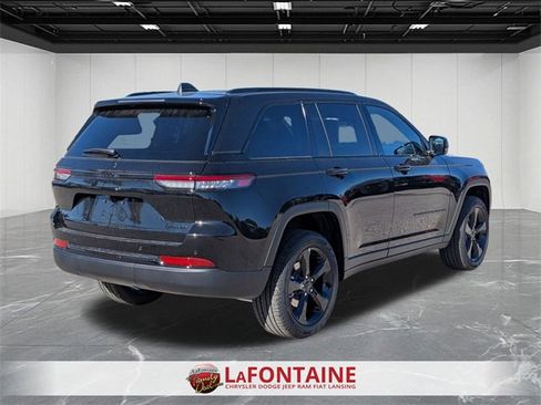 New 2025 Jeep Grand Cherokee Limited w/ Black Appearance Package image 5