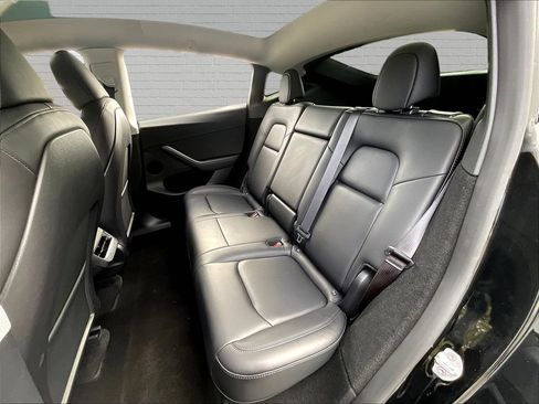 Used 2023 Tesla Model Y 2WD image 17