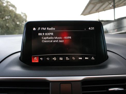 Used 2018 MAZDA MAZDA3 Touring image 14