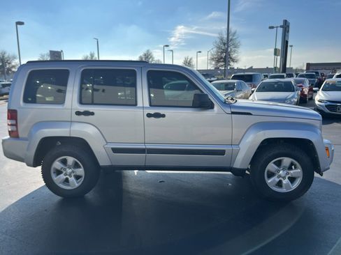 Used 2010 Jeep Liberty Sport image 6