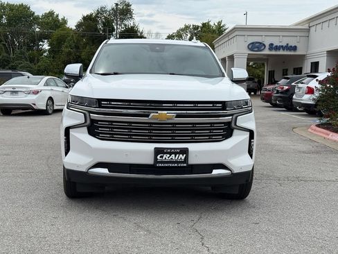 Used 2023 Chevrolet Suburban Premier RWD image 2