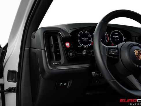 Used 2025 Porsche Cayenne AWD/4WD image 26