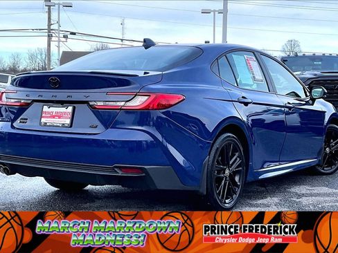 Used 2025 Toyota Camry SE w/ Convenience Package image 10