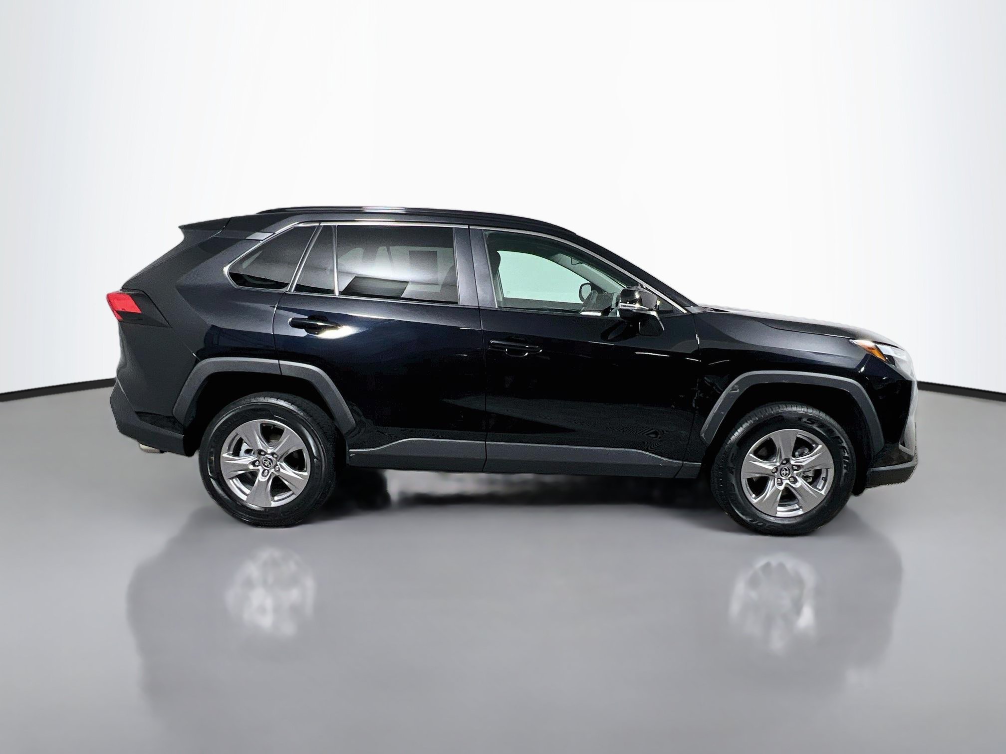 Used 2025 Toyota RAV4 XLE FWD image 3