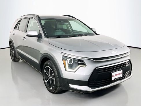 Used 2023 Kia Niro EX w/ EX Cold Weather Package FWD image 4