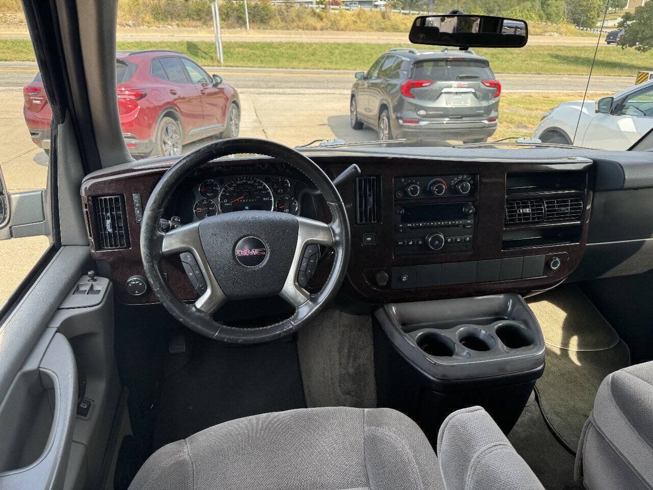 Used 2010 GMC Savana 1500 w/ Preferred Equipment Group RWD image 15