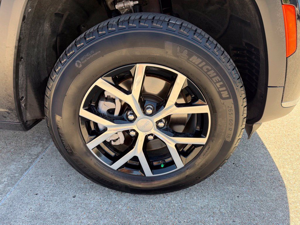 Used 2025 Jeep Grand Cherokee L Limited RWD image 10