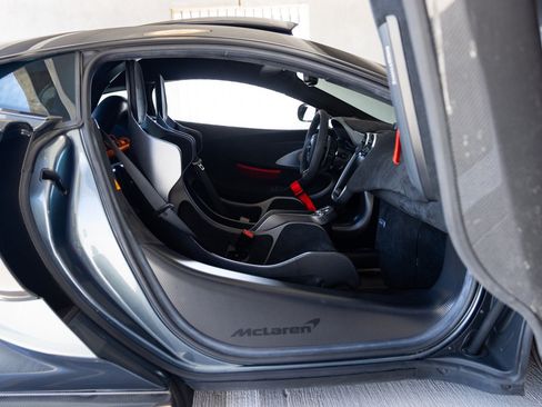 Used 2020 McLaren 620R RWD image 59