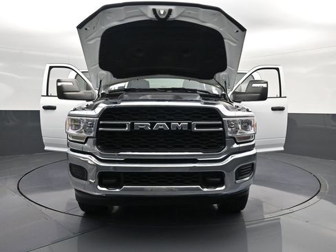 Used 2024 RAM 2500 Tradesman w/ Chrome Appearance Group AWD/4WD image 38