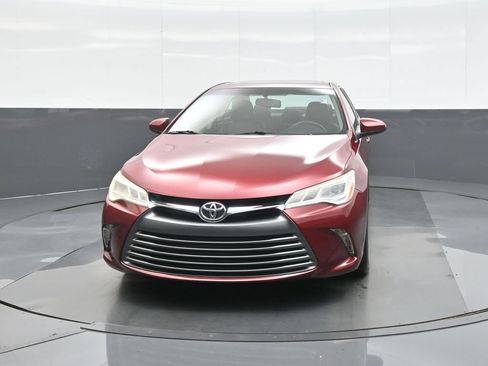 Used 2017 Toyota Camry XLE FWD image 2