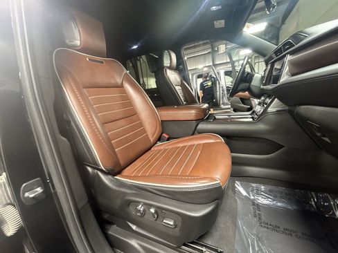 Used 2023 GMC Yukon Denali Ultimate AWD/4WD image 29