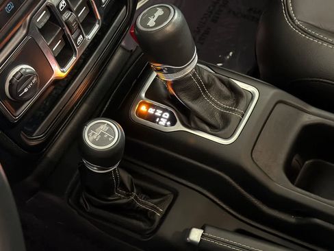 Used 2021 Jeep Wrangler Unlimited Sahara w/ Cold Weather Group AWD/4WD image 22