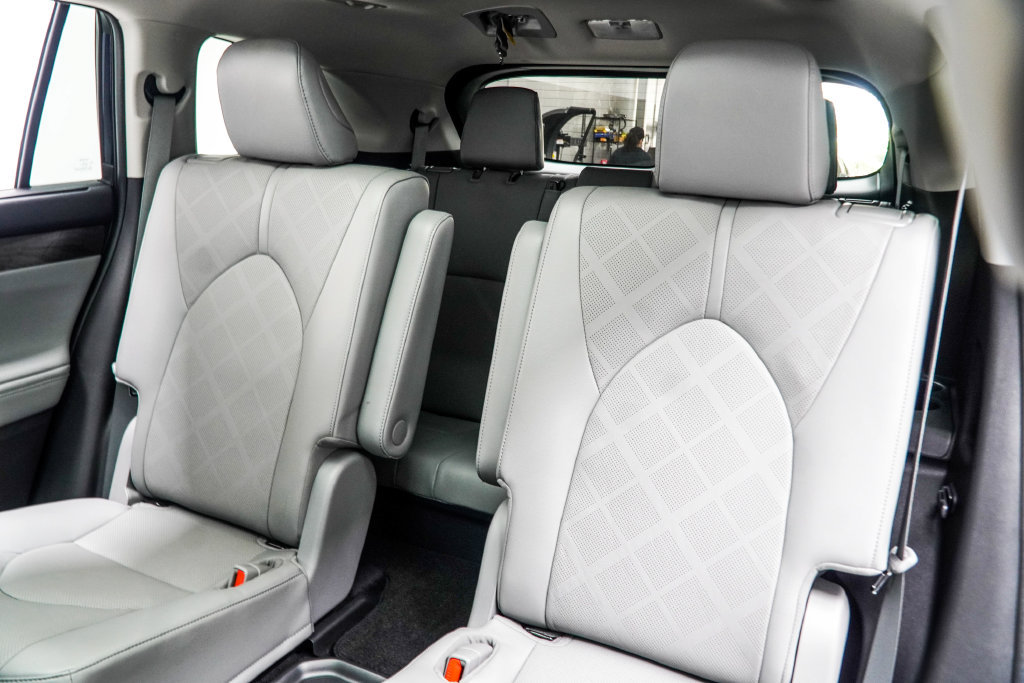 Used 2023 Toyota Highlander Platinum FWD image 41