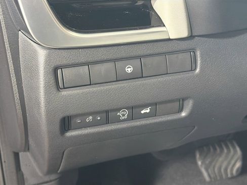 Used 2023 Nissan Rogue SL AWD/4WD image 13