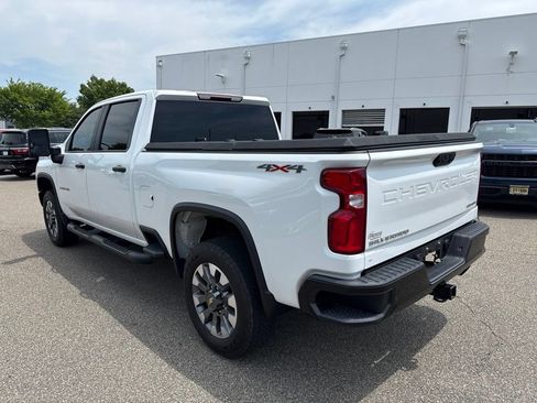 Used 2021 Chevrolet Silverado 2500 Custom w/ Custom Value Package AWD/4WD image 3