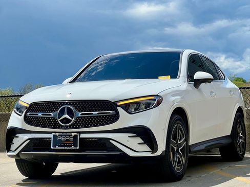 Used 2025 Mercedes-Benz GLC 300 4MATIC w/ AMG Line image 4