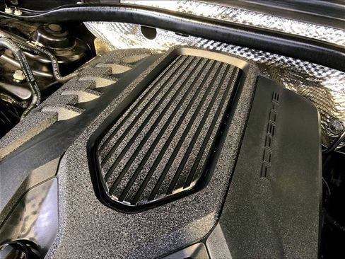 Certified 2023 Porsche Macan AWD/4WD image 33