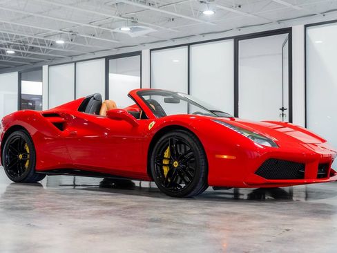 Used 2018 Ferrari 488 Spider RWD image 4