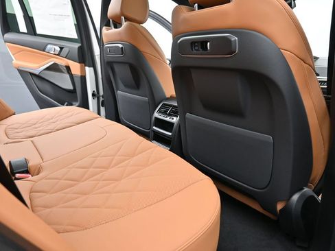 New 2026 BMW X5 xDrive40i w/ Premium Package AWD/4WD image 19
