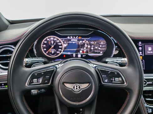 Used 2022 Bentley Flying Spur V8 image 37