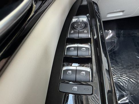 Used 2024 Kia Carnival EX image 29