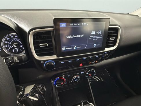 Used 2022 Hyundai Venue SE image 21