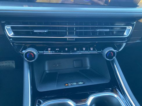 New 2026 Chevrolet Traverse LT w/ Midnight/Sport Edition image 30